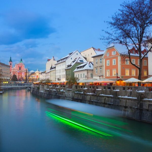 view-canal-by-buildings-against-blue-sky_1633784-3710